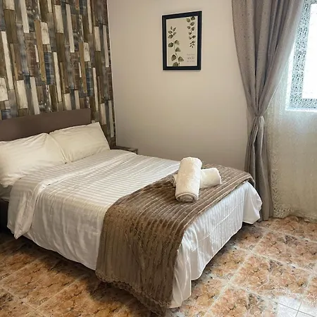 In Bugibba Center Apartamento