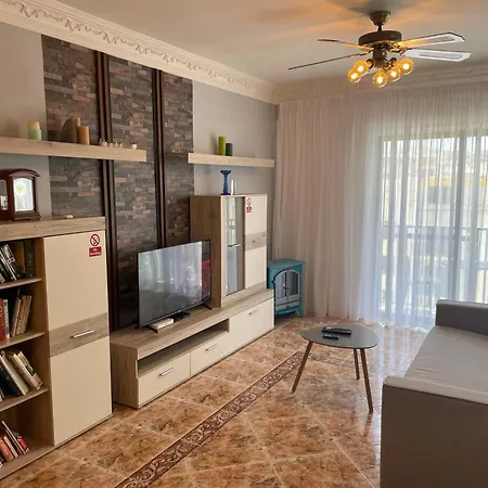 In Bugibba Center * セント・ポールズ・ベイ